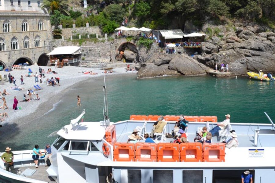 Gita in barca lungo la costa ligure