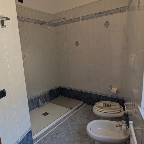 Bagno di Casa Puggi Bogliasco con doccia e bidè